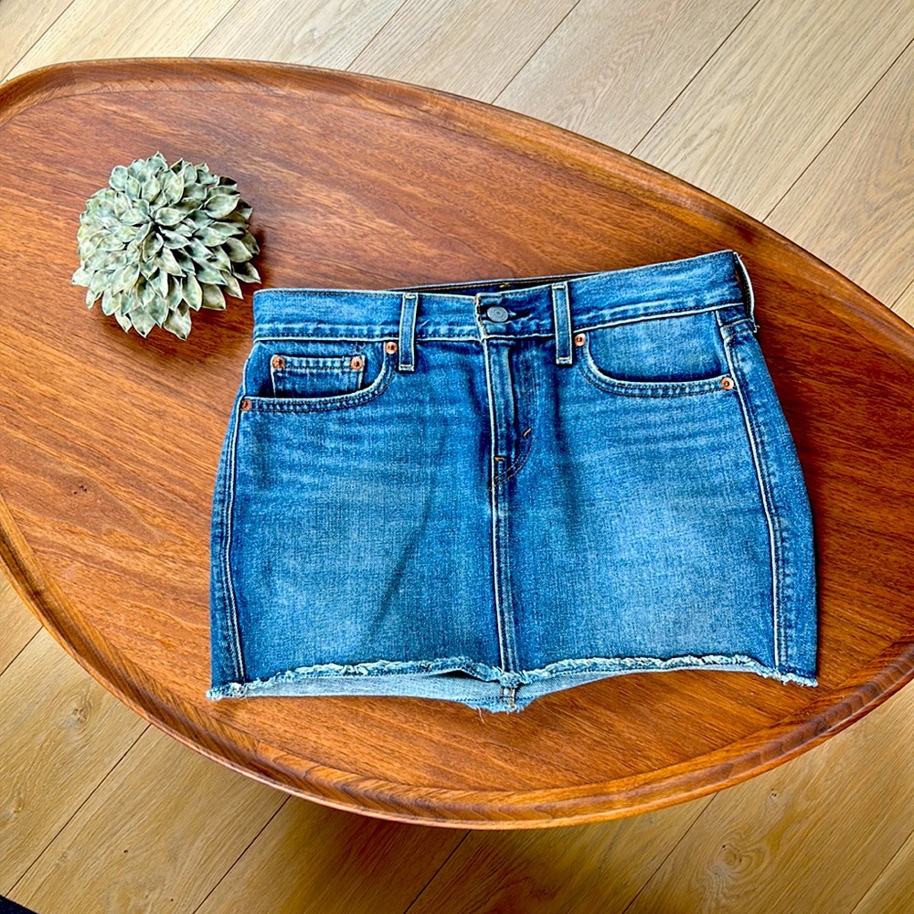 Levi’s denim mini skirt size 24
